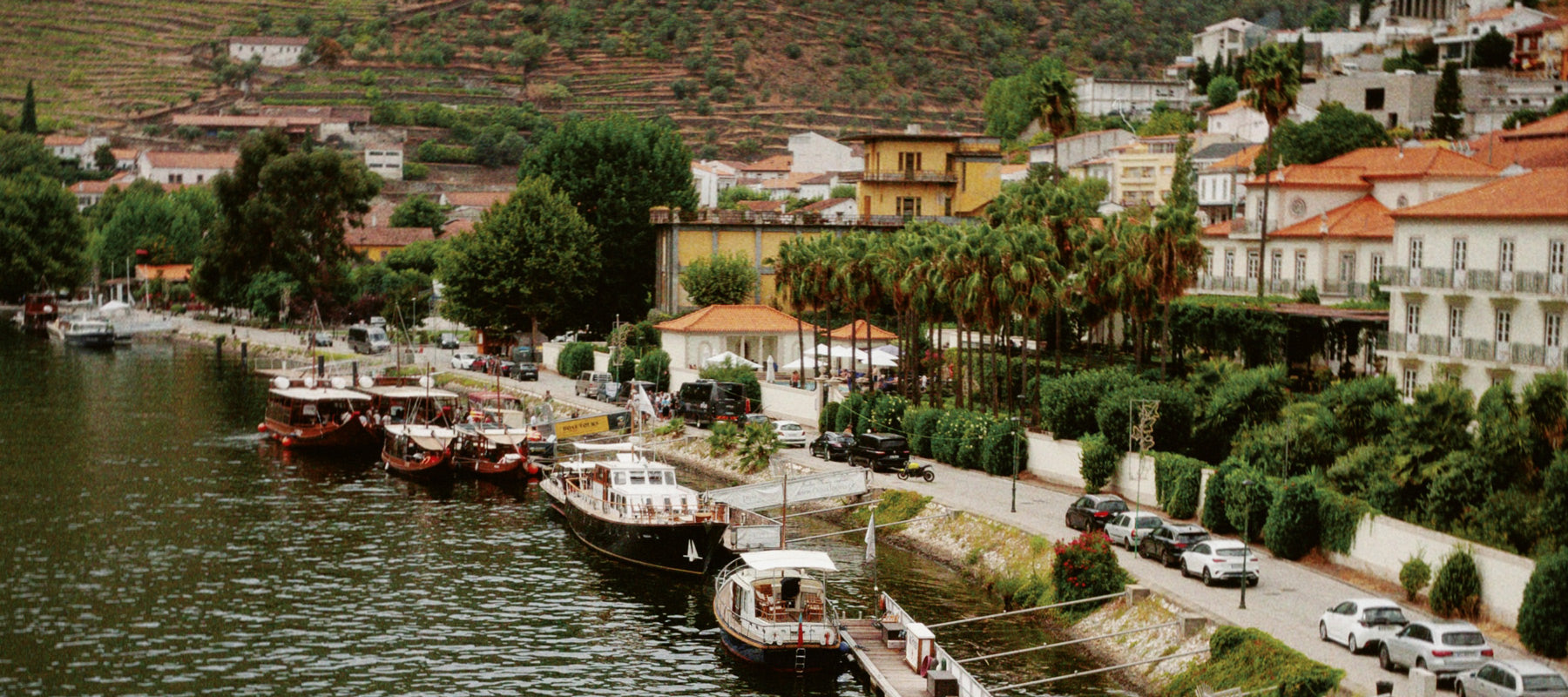 Embarcadero de Pinhao, con barcos que hacen la ruta del alto del Duero.