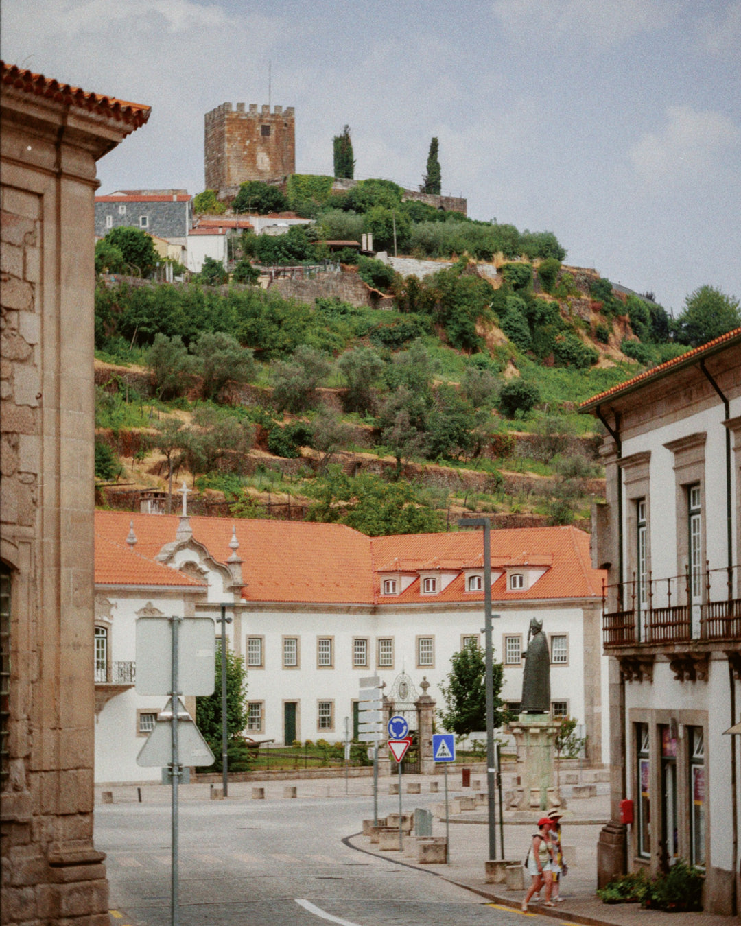 Ruinas del castillo de Lamego en lo alto de la ciudad, con vistas al valle del Duero.