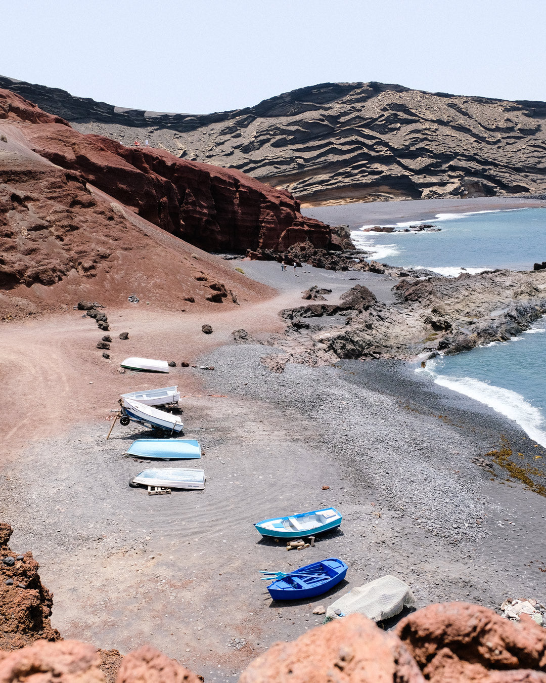 lanzarote primavera, islas canarias en primavera, paisajes volcánicos, escapadas de sol y naturaleza, calas escondidas, planes de primavera en Lanzarote, tenerife norte primavera, bosques de laurisilva, pueblos históricos de Tenerife, rutas verdes, naturaleza canaria en primavera, viajes para la primavera, escapadas de primavera