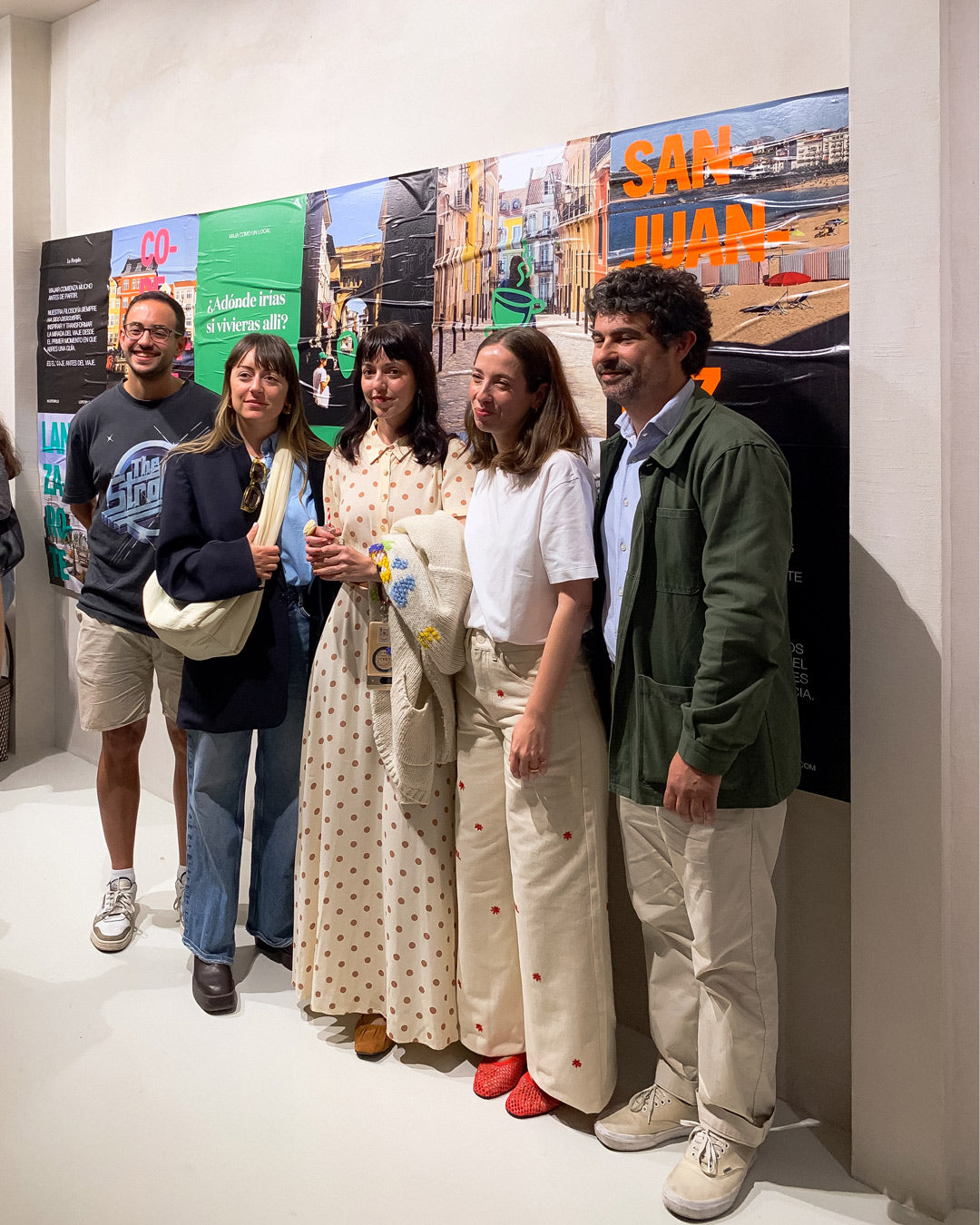 Evento de turismo consciente en Madrid, el viaje antes del viaje , Presentación de guías sensoriales Le Periplo, Viajar con los sentidos, los asistentes y colaboradores de Le Periplo con Flor la cofundadora de la marca.
