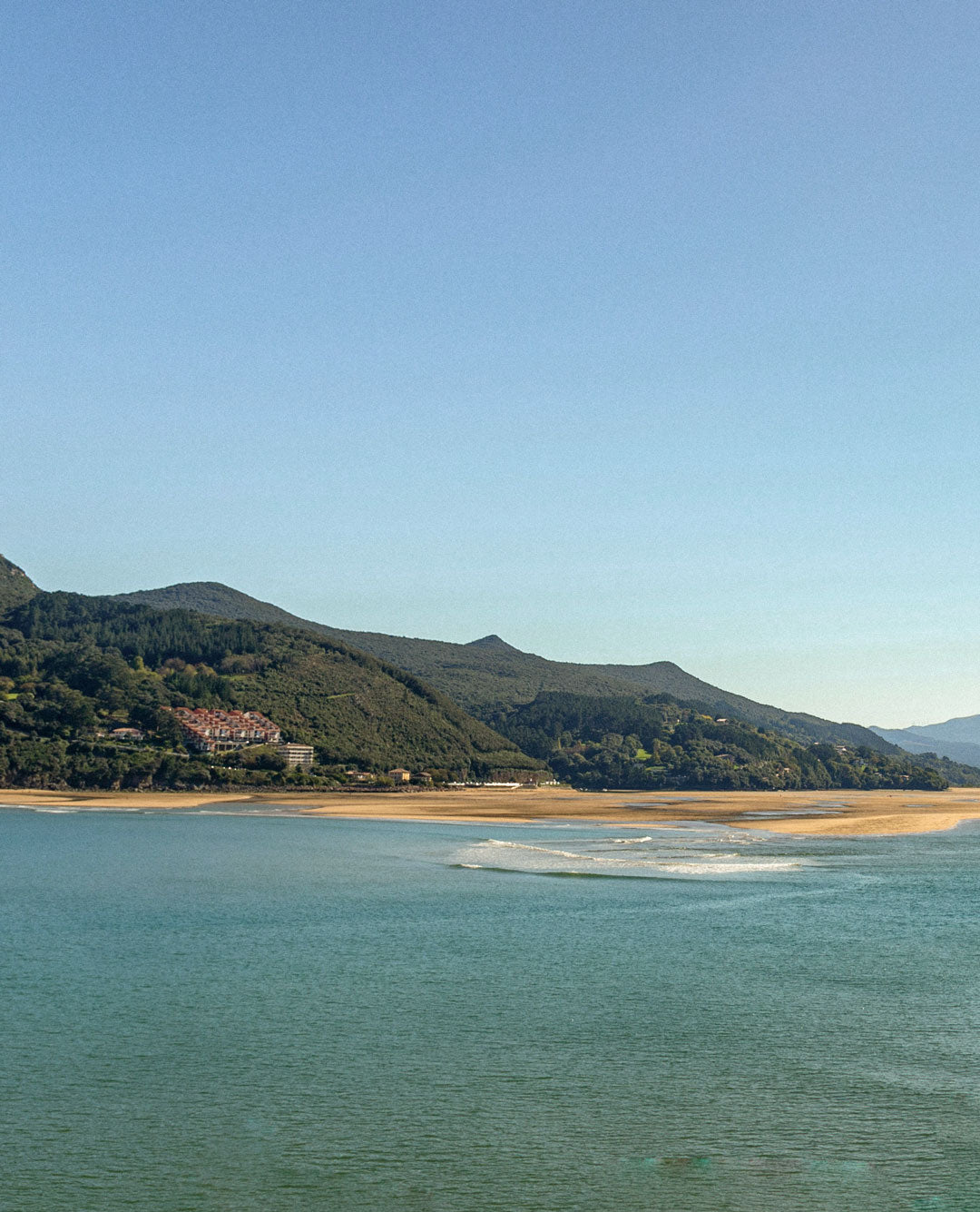Vista de donde se crea la Ola izquierda de Mundaka.