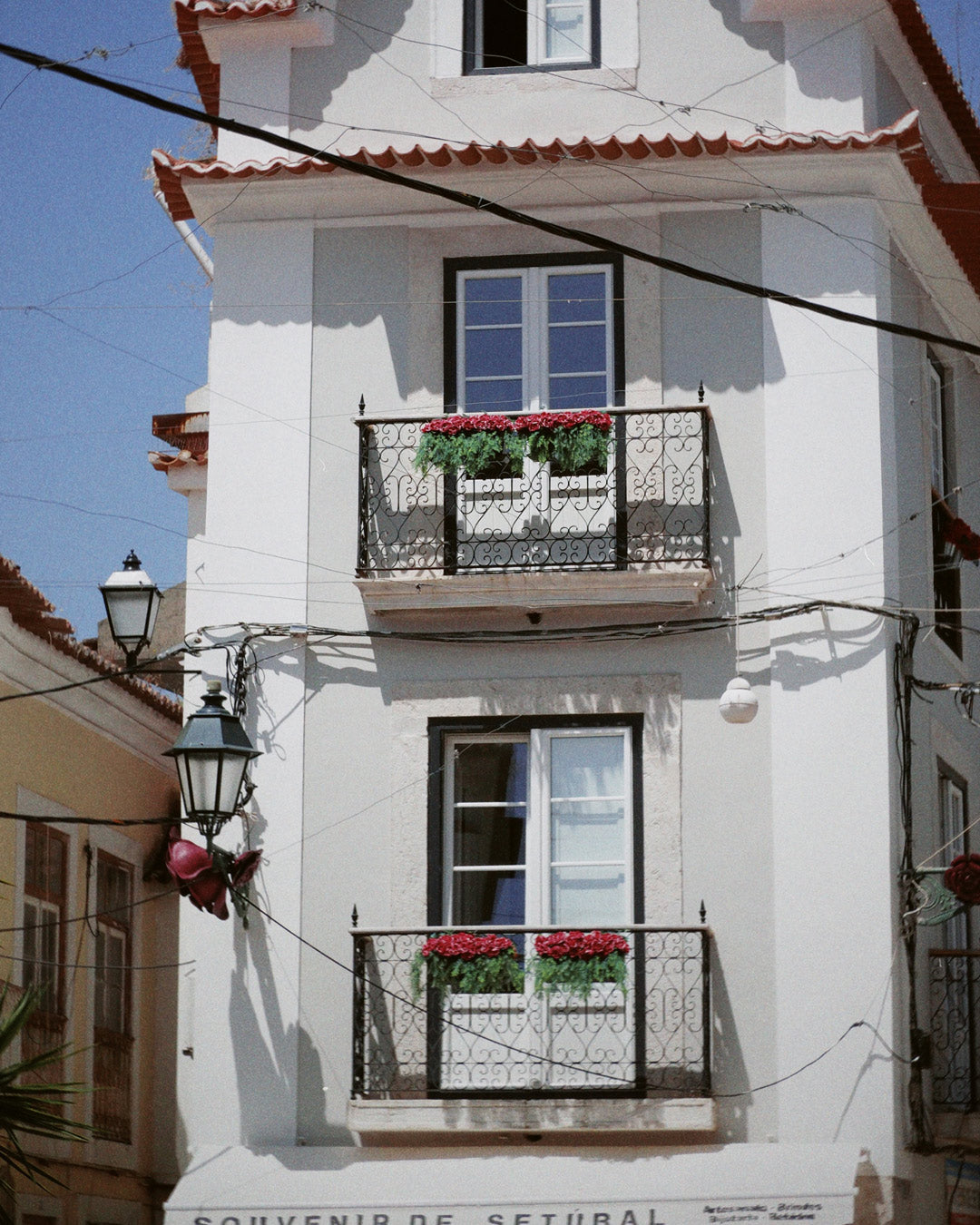 Calles peatonales de Setúbal: Calle céntrica con comercios locales y ambiente vecinal.