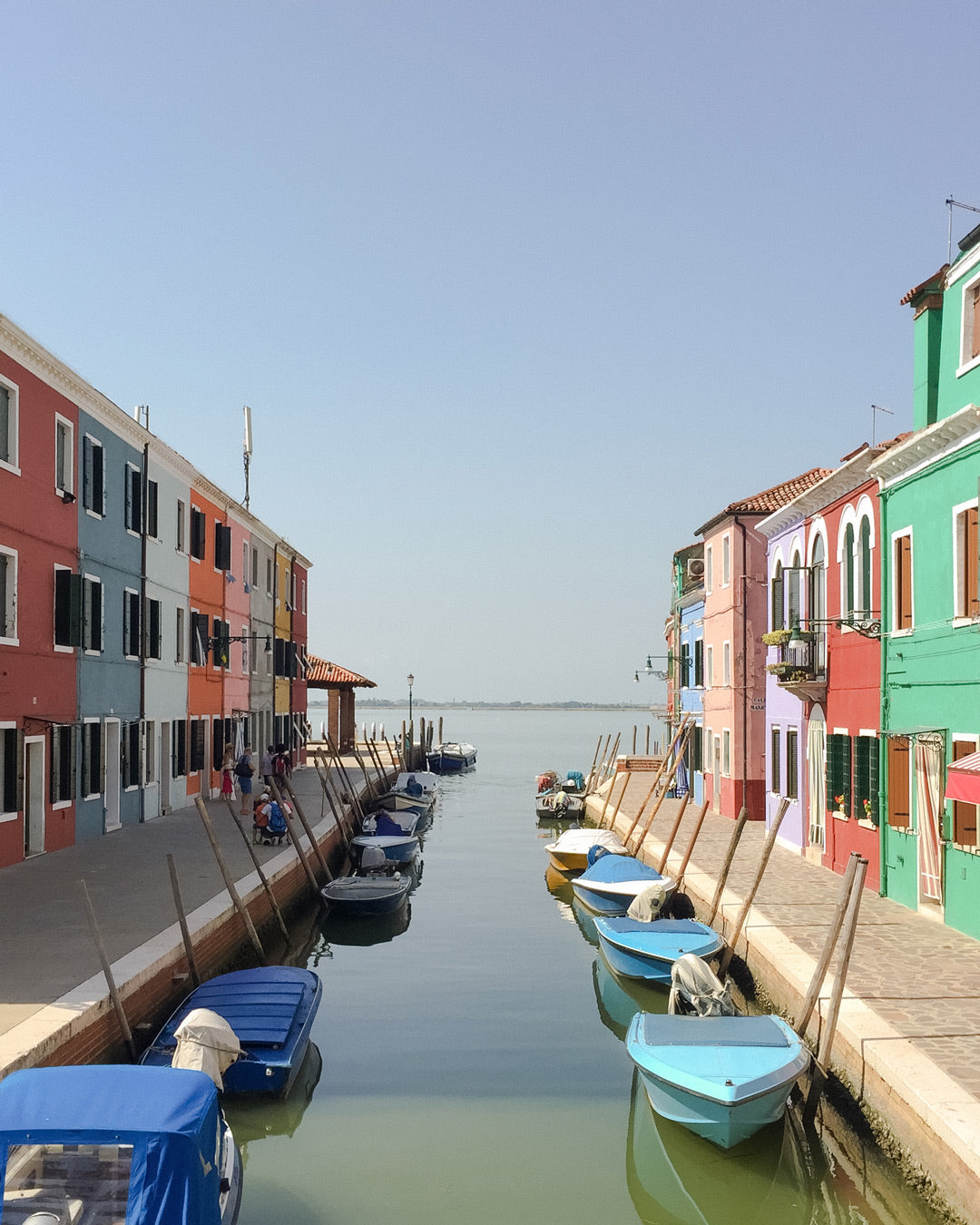 Vista panorámica del canal central de Burano.