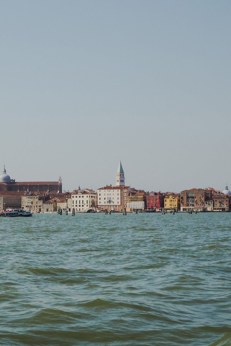 Vistas desde el vaporetto de Venecia a Burano.